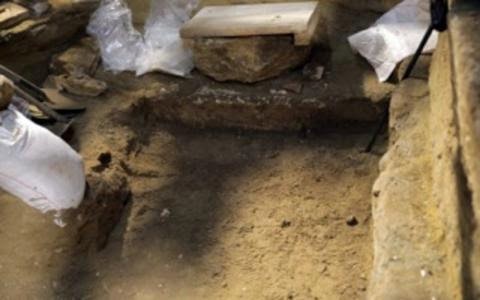 Τάφος Αμφίπολης: Βρέθηκε τεράστιος υπόγειος θάλαμος κάτω από το δάπεδο του τρίτου θαλάμου - Φωτογραφία 2