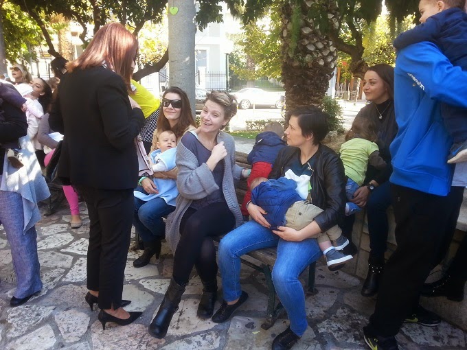 Αγρίνιο: Εντυπωσιακή η συμμετοχή στον δημόσιο θηλασμό [video + photo] - Φωτογραφία 1