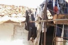 Οικογένεια ζει σε τρώγλη, κάτω από το όριο της φτώχειας και πληρώνει... ΕΝΦΙΑ! [video]