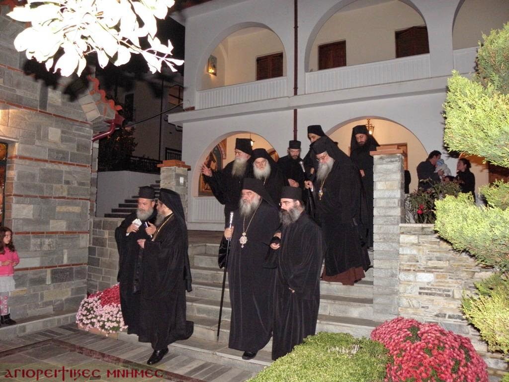 5519 - Με Αγιορειτική παρουσία τελείται τώρα η αγρυπνία για τον Άγιο Γεώργιο Καρσλίδη (φωτογραφίες) - Φωτογραφία 3