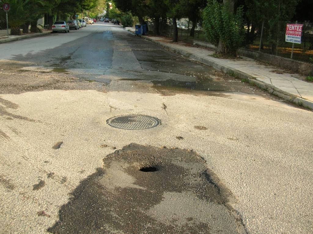 Διόνυσος - Δροσιά: Σεπτέμβριος 2014, οι τρύπες από το έργο αποχέτευσης εμφανίστηκαν πάλι! [photos] - Φωτογραφία 4