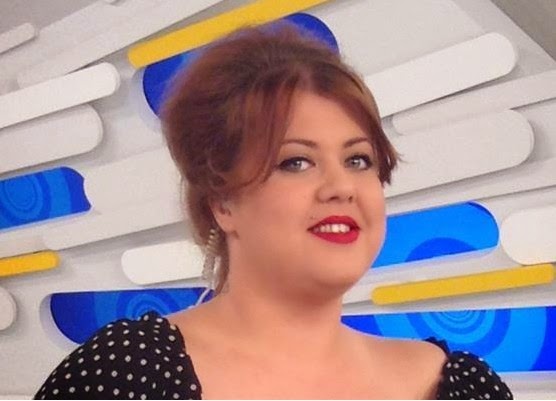 Είναι Ελληνίδα δούλευε ως καθαρίστρια και φέτος βρίσκεται στο πάνελ απογευματινής εκπομπής! - Φωτογραφία 2