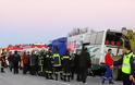 Θεσσαλονίκη: Πτώση τουριστικού λεωφορείου σε χαράδρα - Ένας νεκρός