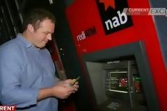 Δείτε πως ένας μπάρμαν βρήκε τρόπο να κλέβει το ΑΤΜ μιας τράπεζας και έκανε ζωή πάμπλουτου...[photos]