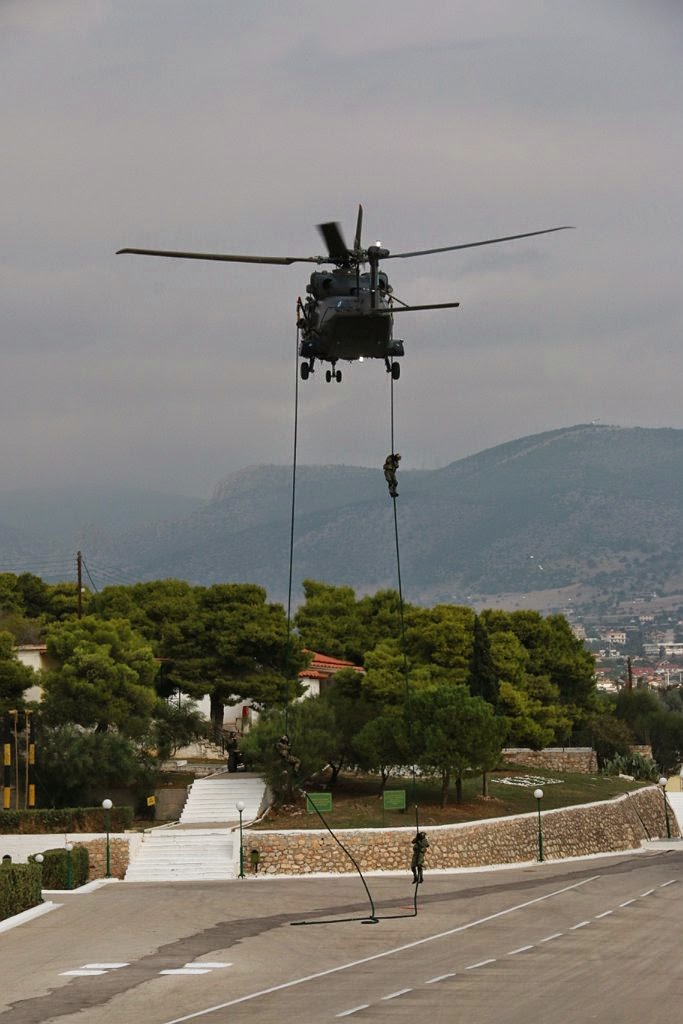 ΕΠΙΣΚΕΨΗ ΑΡΧΗΓΟΥ ΓΕΕΘΑ ΚΑΙ ΑΡΧΗΓΟΥ ΓΕΝΙΚΟΥ ΕΠΙΤΕΛΕΙΟΥ ΕΝΟΠΛΩΝ ΔΥΝΑΜΕΩΝ ΤΗΣ ΤΣΕΧΙΑΣ ΣΤΟ ΚΕΕΔ - Φωτογραφία 4