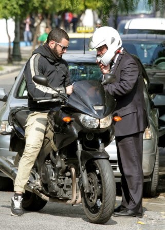 Ποιος Υπουργός έσκασε μύτη με μοτοσυκλέτα στο Μέγαρο Μαξίμου [photos] - Φωτογραφία 2