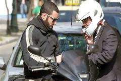 Ποιος Υπουργός έσκασε μύτη με μοτοσυκλέτα στο Μέγαρο Μαξίμου [photos]