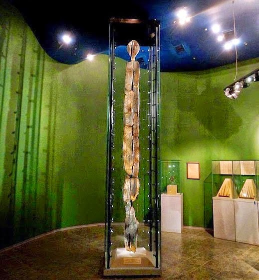 ΤΡΟΜΑΚΤΙΚΟ: Δείτε το αρχαιότερο ξύλινο άγαλμα του κόσμου που φτάνει τα 4 μέτρα [photos] - Φωτογραφία 4