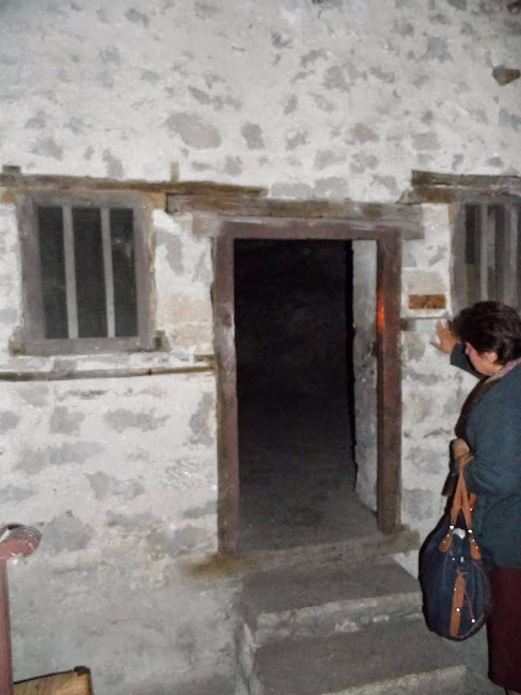 Στο λαξευμένο σε ένα βράχο στα Τζουμέρκα μοναστήρι της Παναγίας Κηπίνας [photos] - Φωτογραφία 16