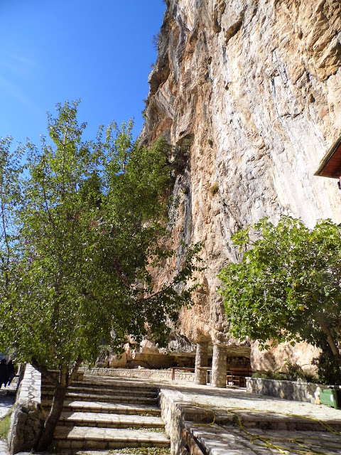 Στο λαξευμένο σε ένα βράχο στα Τζουμέρκα μοναστήρι της Παναγίας Κηπίνας [photos] - Φωτογραφία 8