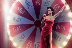 Το κορίτσι του James Bond στο ημερολόγιο του Campari