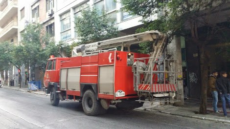 Φωτιά στα γραφεία της Athens Voice στο κέντρο της Αθήνας - Φωτογραφία 2