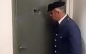 Ο... αστυνομικός κλείδωσε στην τουαλέτα το Γεωργούντζο - Δείτε το ξεκαρδιστικό βίντεο