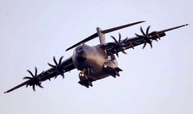 Ο Tom Cruise αψηφά το θάνατο για τη νέα του ταινία - Κρεμάστηκε σε ένα Airbus το οποίο πετούσε στα 5.000 πόδια [video + photos] - Φωτογραφία 12