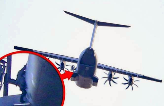 Ο Tom Cruise αψηφά το θάνατο για τη νέα του ταινία - Κρεμάστηκε σε ένα Airbus το οποίο πετούσε στα 5.000 πόδια [video + photos] - Φωτογραφία 13