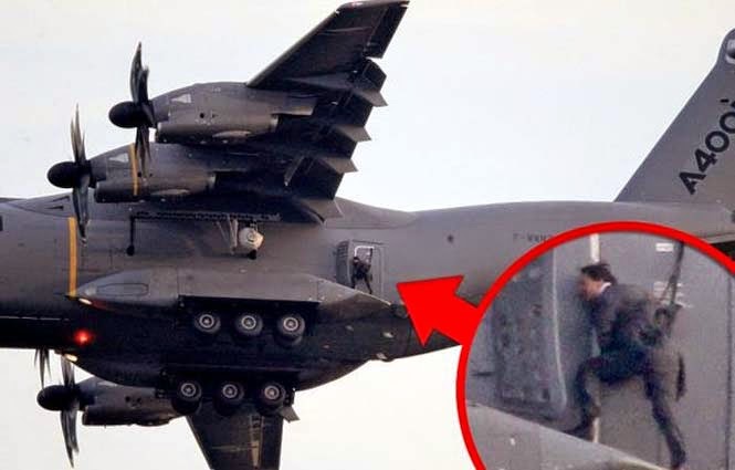 Ο Tom Cruise αψηφά το θάνατο για τη νέα του ταινία - Κρεμάστηκε σε ένα Airbus το οποίο πετούσε στα 5.000 πόδια [video + photos] - Φωτογραφία 15