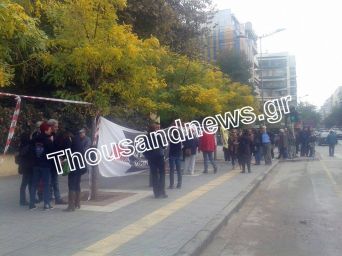 Συγκέντρωση διαμαρτυρίας Μαθητών, αλλά και δημοσιογράφων έξω από το ΥΜΑ-Θ - Φωτογραφία 5