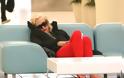ΣΟΚΑΡΕΙ ΓΝΩΣΤΗ ηθοποιός!! - Κοιμάται σε εμπορικό κέντρο γιατί ΔΕΝ έχει χρήματα...[photos] - Φωτογραφία 2