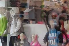 Υλικές καταστροφές σε καταστήματα στη Λαμία! [photos]