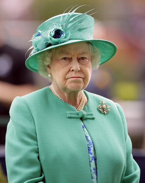 Αναστάτωση στο Bασιλικό Παλάτι για τη δολοφονία της Βασίλισσας Ελισάβετ...[photos] - Φωτογραφία 2