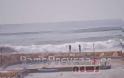 ΑΠΙΣΤΕΥΤΕΣ εικόνες από την Πρέβεζα: Τα κύματα «νίκησαν» το αλιευτικό στον Παντοκράτορα [video] - Φωτογραφία 6