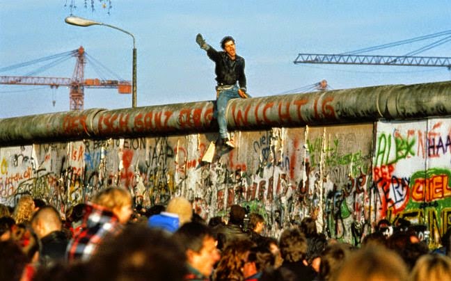 Η πτώση του Τείχους του Βερολίνου στο Google Doodle - Φωτογραφία 1