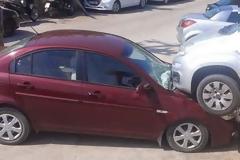Πάτρα: ΙΧ... καβάλησε άλλο ΙΧ στην οδό Μαιζώνος!