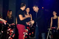 Τα χρόνια πολλά on stage και η αφιέρωση του Αντώνη Ρέμου στο Σταμάτη Γονίδη