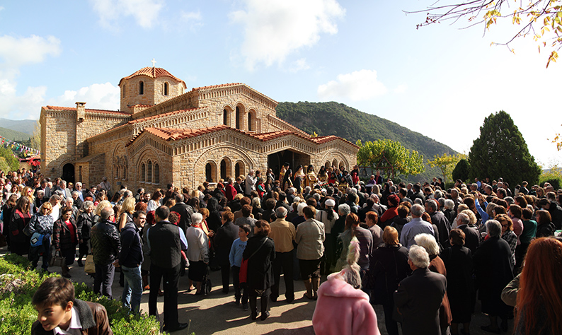 Άρχοντες και πλήθος λαού τίμησαν τον Άγιο Νεκτάριο στο Τρίκορφο Φωκίδος - Φωτογραφία 4