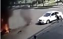 Σοκαριστικές εικόνες: Άτυχος οδηγός μοτοσικλέτας τυλίχτηκε στις φλόγες μετά από τρακάρισμα... [video]