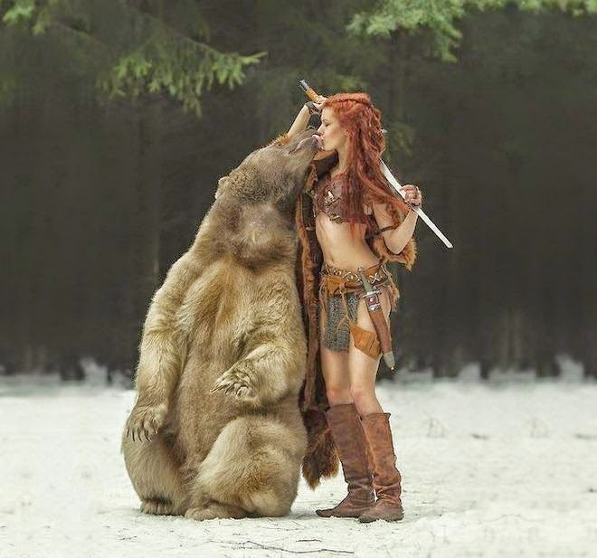 Μαγικές εικόνες. Η αρκούδα φιλούσε υπέροχα - Φωτογραφία 1