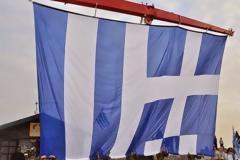 Έπαρση της σημαίας 150 τ.μ. στο λιμάνι της Χίου - Εντυπωσιακή και υπερήφανη [video + photos]