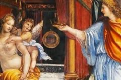 Σάβανα, τεφροδόχοι και τρόμος σε μία σκηνή γάμου; Σοκ από τον αποσυμβολισμό του έργου ...