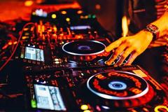 Ο “διάβολος” της Κολομβίας: Ο DJ που διώχτηκε από την ίδια του την οικογένεια εξαιτίας της εμφάνισής του...[photos]