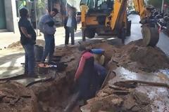Έσπασε ο κεντρικός αγωγός ύδρευσης των Χανίων στο κέντρο της πόλης [photos]