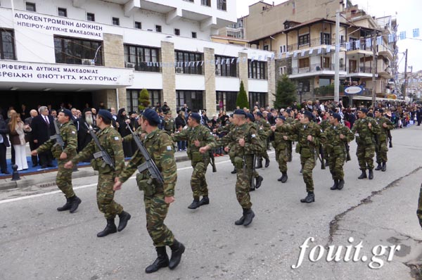 Η στρατιωτική παρέλαση της 102ης επετείου απελευθέρωσης της Καστοριάς (φωτογραφίες – βίντεο) - Φωτογραφία 11