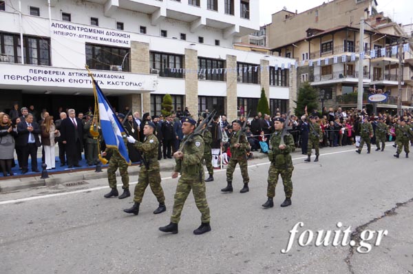 Η στρατιωτική παρέλαση της 102ης επετείου απελευθέρωσης της Καστοριάς (φωτογραφίες – βίντεο) - Φωτογραφία 14