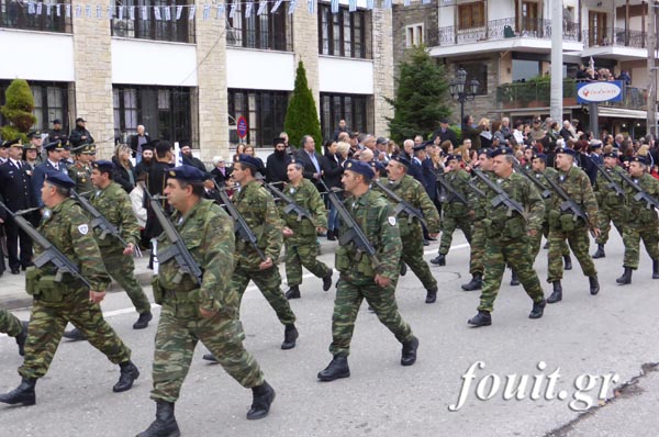 Η στρατιωτική παρέλαση της 102ης επετείου απελευθέρωσης της Καστοριάς (φωτογραφίες – βίντεο) - Φωτογραφία 15
