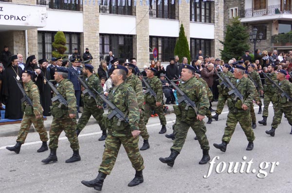 Η στρατιωτική παρέλαση της 102ης επετείου απελευθέρωσης της Καστοριάς (φωτογραφίες – βίντεο) - Φωτογραφία 16
