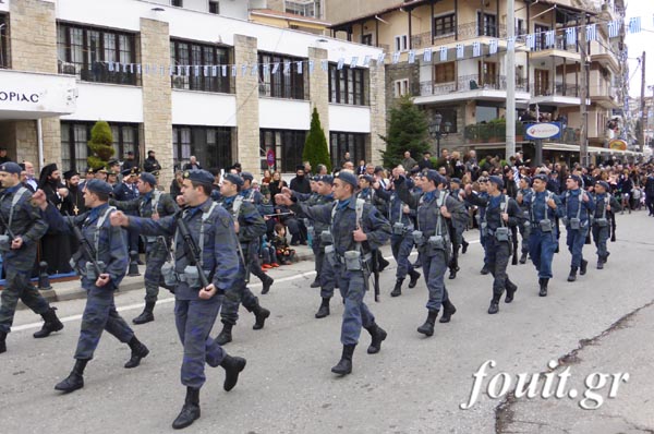Η στρατιωτική παρέλαση της 102ης επετείου απελευθέρωσης της Καστοριάς (φωτογραφίες – βίντεο) - Φωτογραφία 17