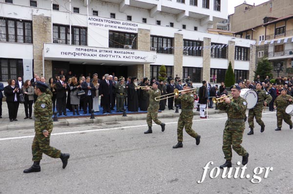 Η στρατιωτική παρέλαση της 102ης επετείου απελευθέρωσης της Καστοριάς (φωτογραφίες – βίντεο) - Φωτογραφία 3