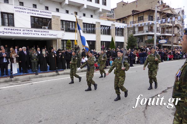 Η στρατιωτική παρέλαση της 102ης επετείου απελευθέρωσης της Καστοριάς (φωτογραφίες – βίντεο) - Φωτογραφία 7