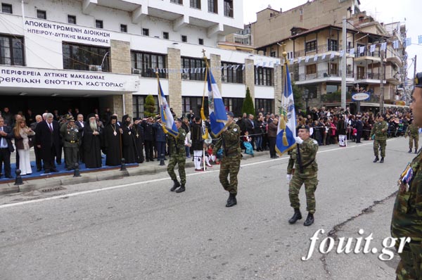 Η στρατιωτική παρέλαση της 102ης επετείου απελευθέρωσης της Καστοριάς (φωτογραφίες – βίντεο) - Φωτογραφία 8