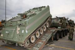 Εκφόρτωση και προώθηση τεθωρακισμένων οχημάτων σειράς «Μ» & λοιπών ειδών σε στρατιωτικές μονάδες