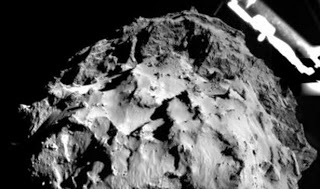 Το ρομπότ Philae στον κομήτη: Η ιστορική στιγμή μέσα από τη μουσική του Βαγγέλη Παπαθανασίου [video] - Φωτογραφία 1