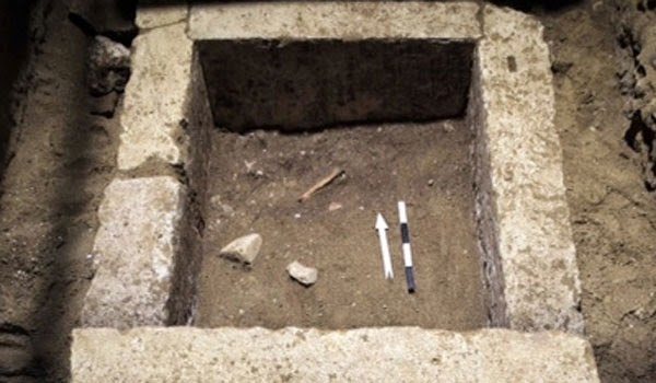 Η ανακοίνωση του Υπουργείου Πολιτισμού για τον σκελετό του νεκρού της Αμφίπολης - Δείτε φωτο - Φωτογραφία 1