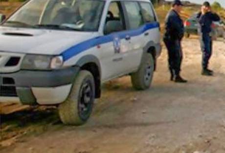 Αχαΐα: Έφοδος της αστυνομίας στην Ακράτα για τη σύλληψη δυο ληστών - Φωτογραφία 1