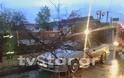 Δείτε φωτογραφίες από τη πτώση του δέντρου πάνω σε αυτοκίνητο στη Λαμία [photos] - Φωτογραφία 3
