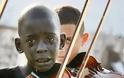 ΣΥΓΚΙΝΗΤΙΚΟ: Ο μικρός Ντιέγκο λυγίζει, καθώς παίζει βιολί στην κηδεία του δάσκαλου του [photos + video] - Φωτογραφία 2