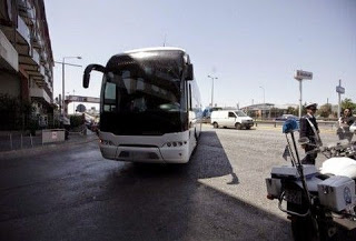 Θεσσαλονίκη: Ανείπωτη τραγωδία μέσα σε λεωφορείο...Οι γονείς έβλεπαν το παιδί τους να σβήνει και δεν μπορούσαν να κάνουν τίποτα! - Φωτογραφία 1